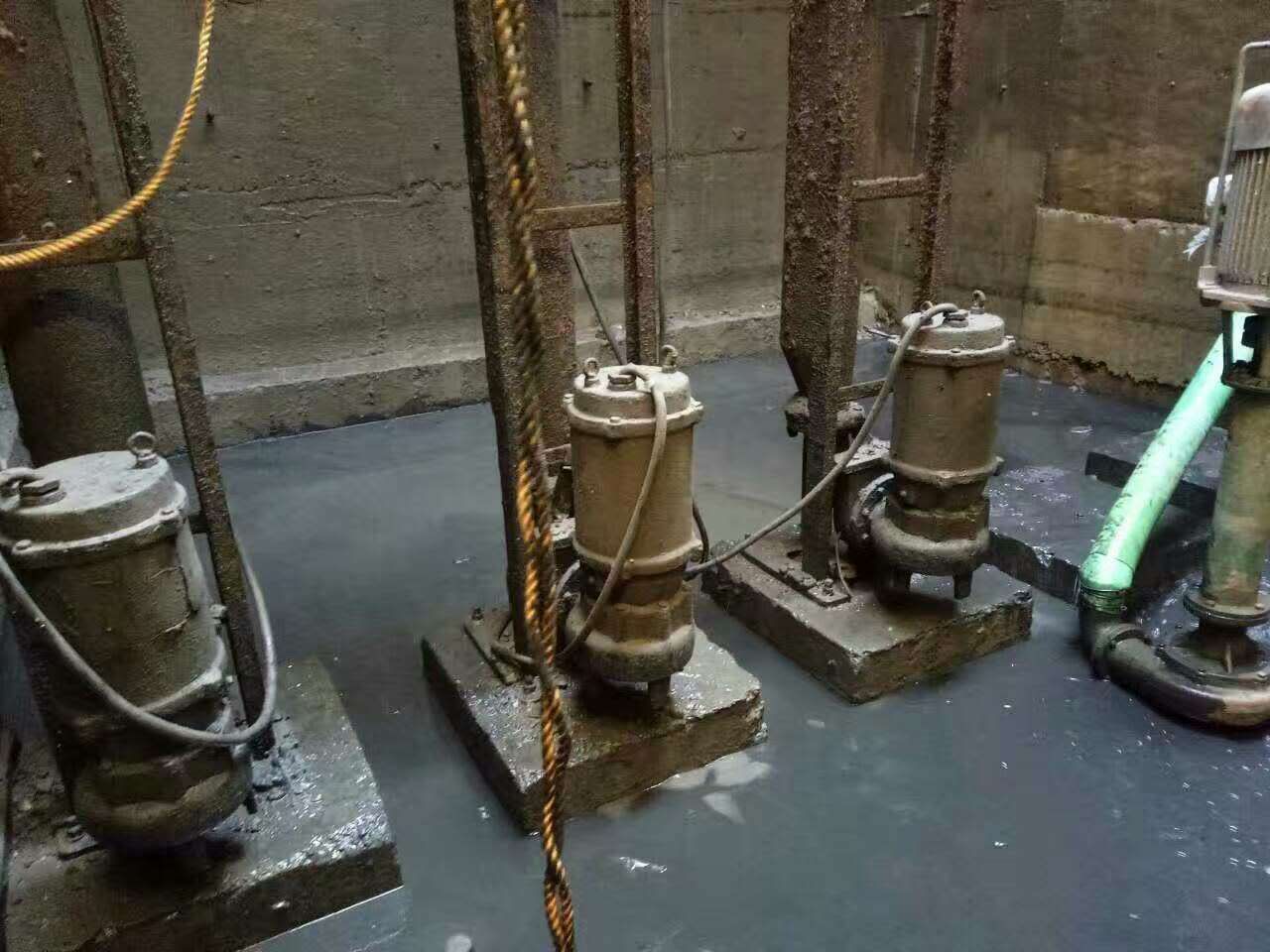 宜州污水池清理