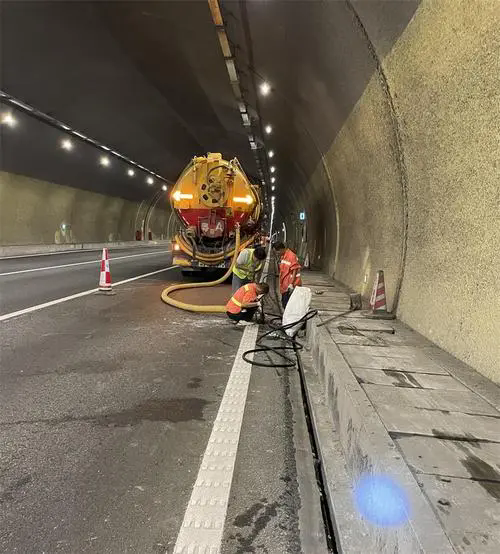 宜州隧道排水渠清淤